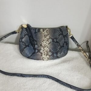 GiLi Leather Crossbody